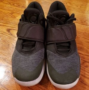 Men's Nike Size 8.5 basketball shoes